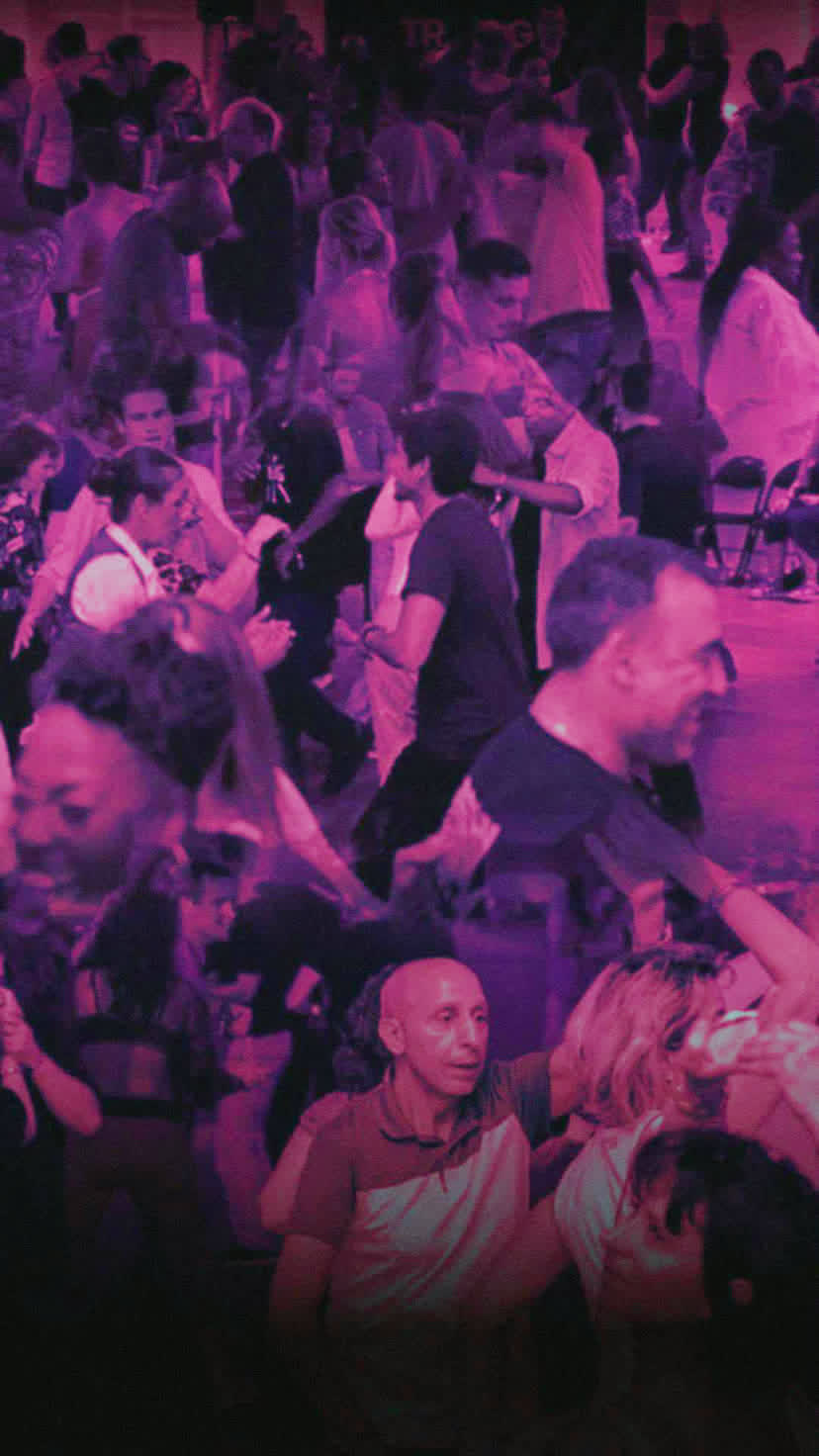Piste de danse bondée lors d’une soirée K&S Experience SBK à Ivry-sur-Seine